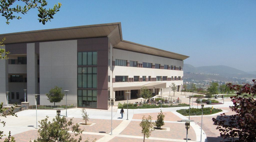 Cal_State_San_Marcos_library